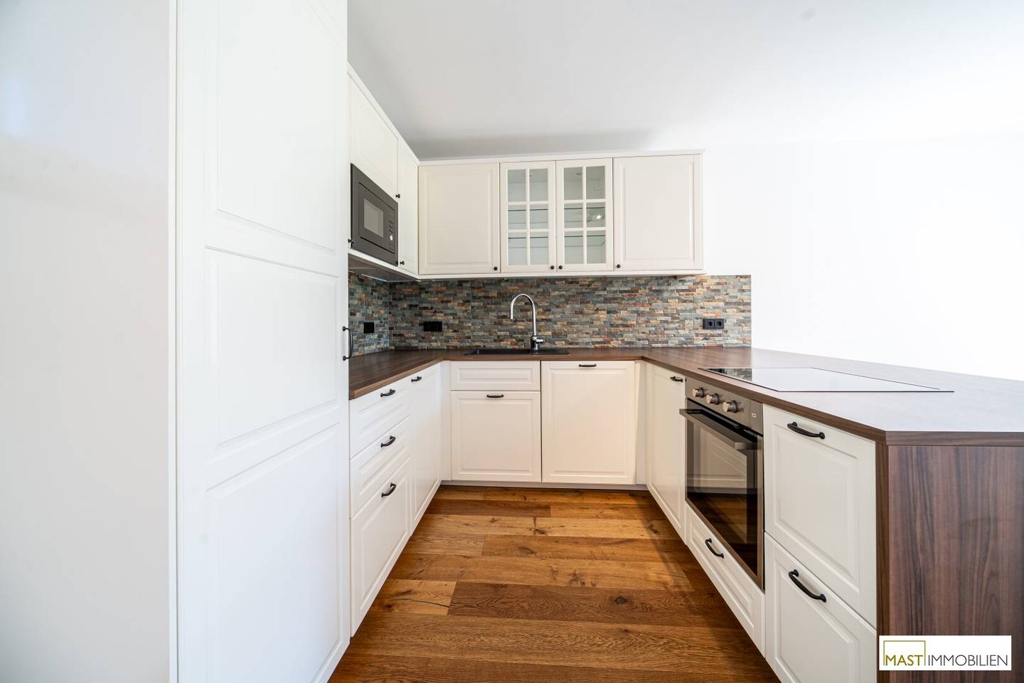 Townhouse with two terraces garden and air conditioning