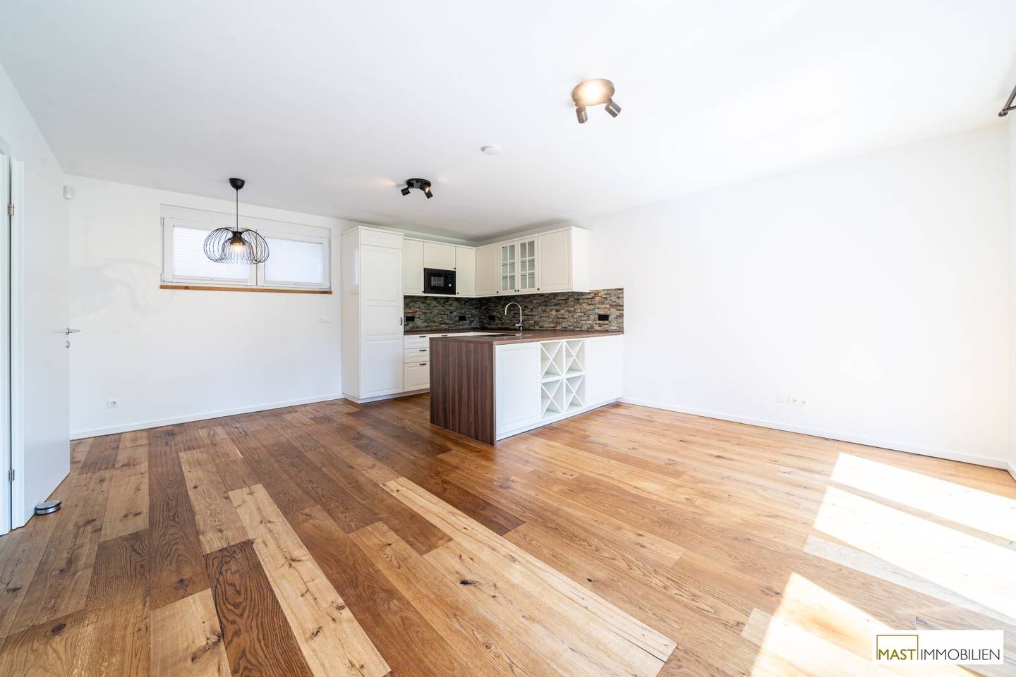 Townhouse with two terraces garden and air conditioning