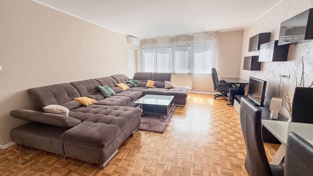 Helle 3 Zimmer Wohnung mit Loggia in Hietzing