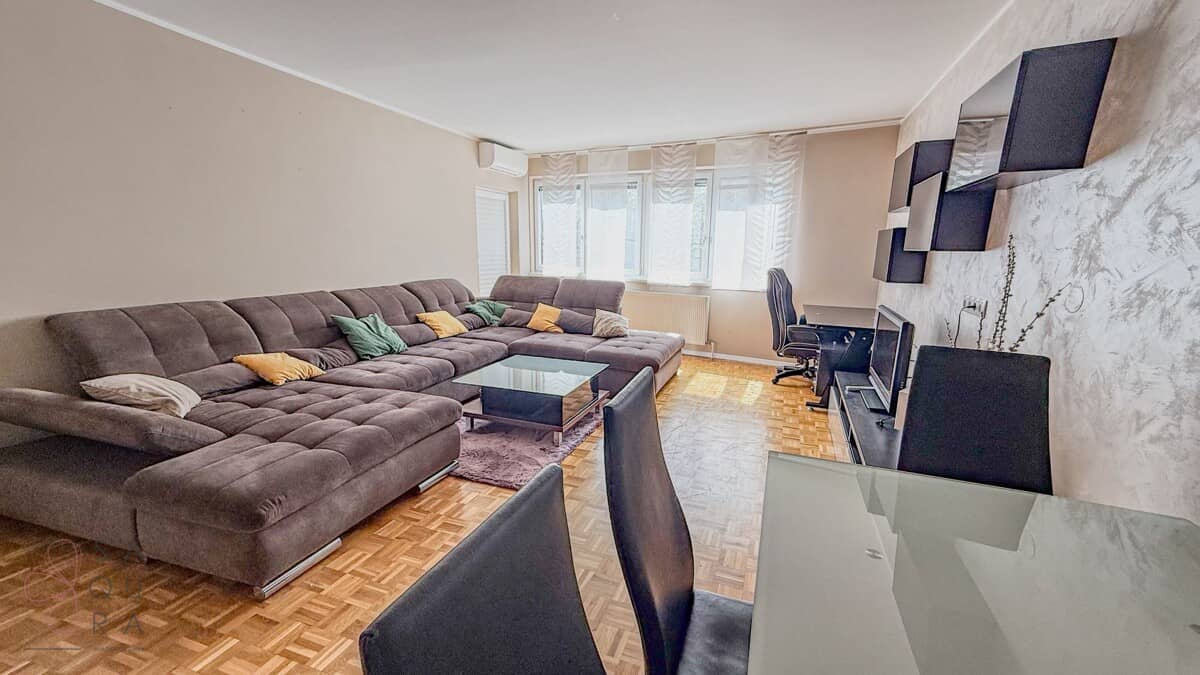 Helle 3 Zimmer Wohnung mit Loggia in Hietzing