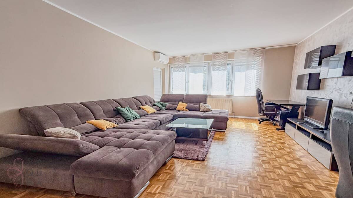 Helle 3 Zimmer Wohnung mit Loggia in Hietzing