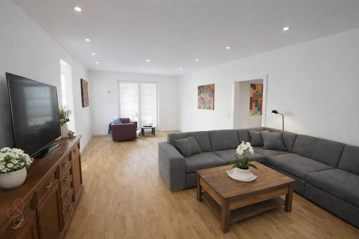 Erdgeschosswohnung mit Garten und Garage