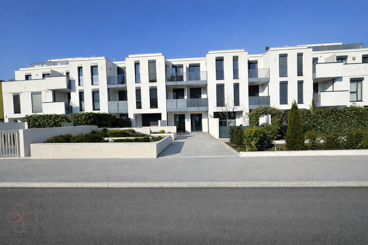 Erdgeschosswohnung mit Garten und Garage