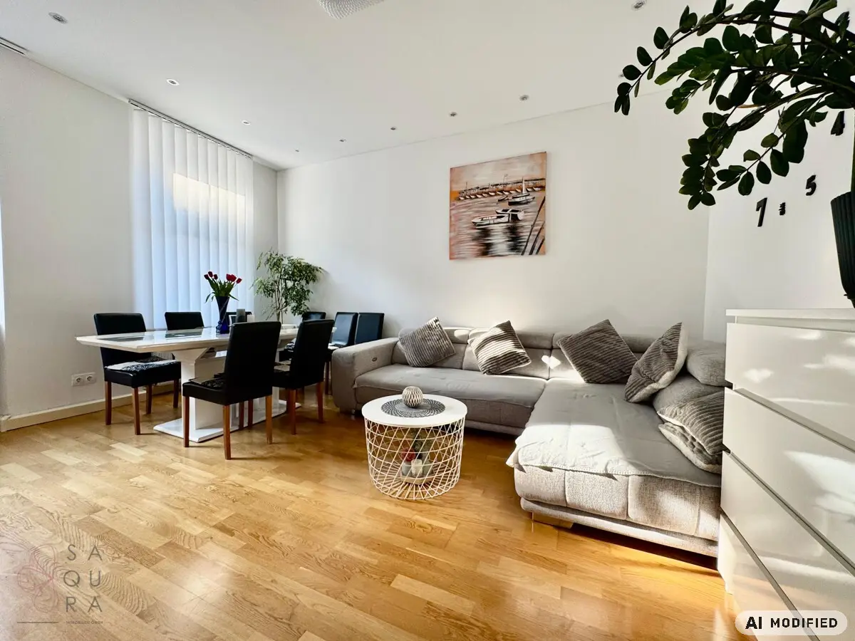 Helle Altbauwohnung mit Parkett und Einbauküche im 3. Stock