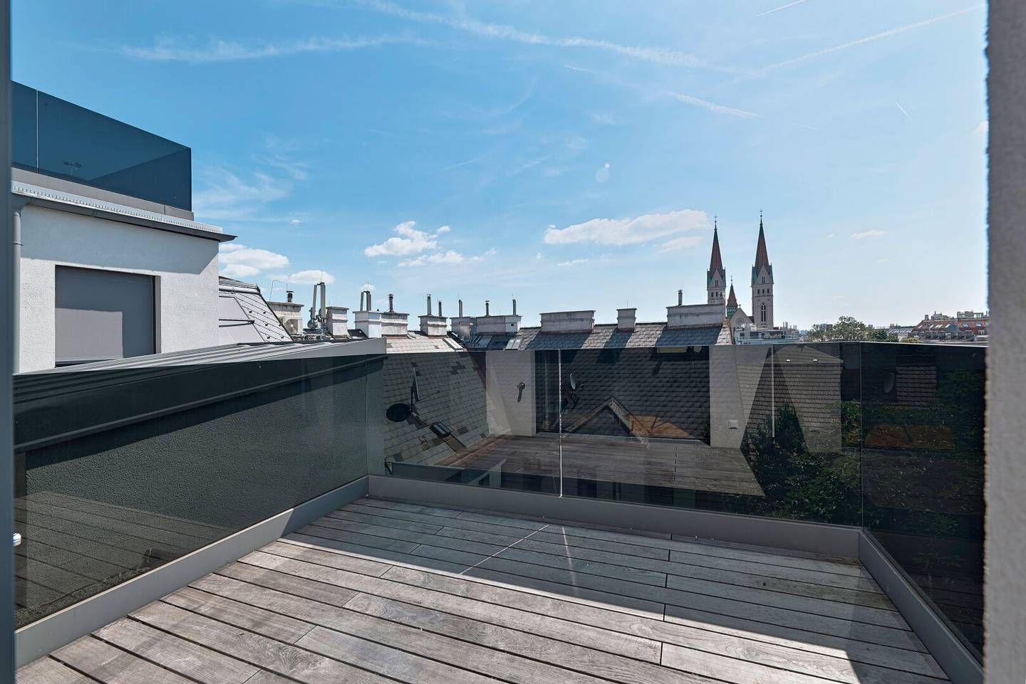 Erstbezug mit hofseitigem Balkon! Vollsanierte Jahrhundertwendeliegenschaft mit Luftwärmepumpe