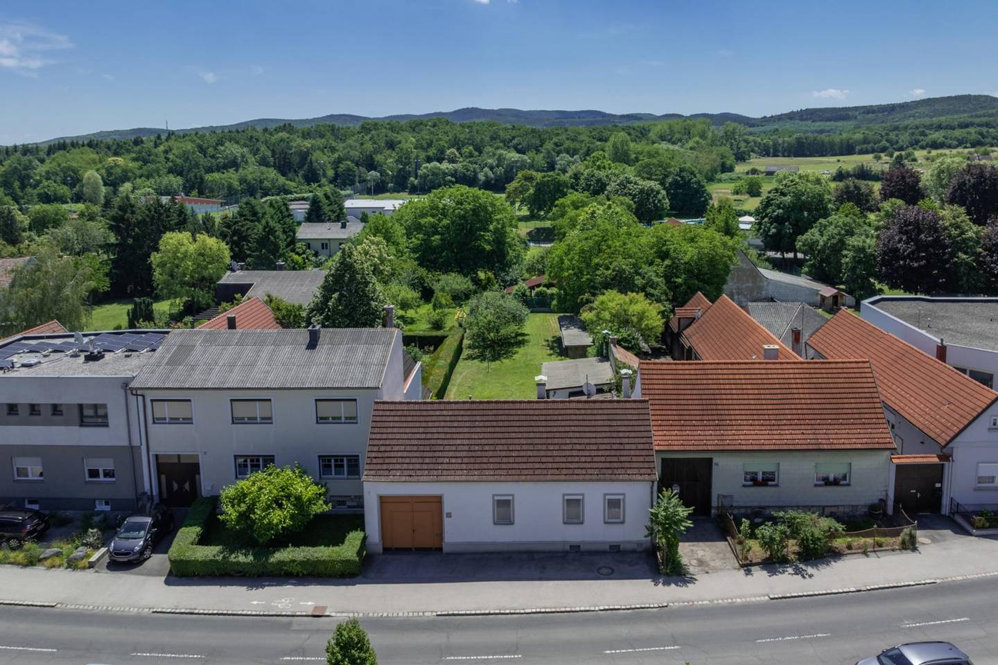 Einfamilienhaus mit Garten und Sauna im Keller