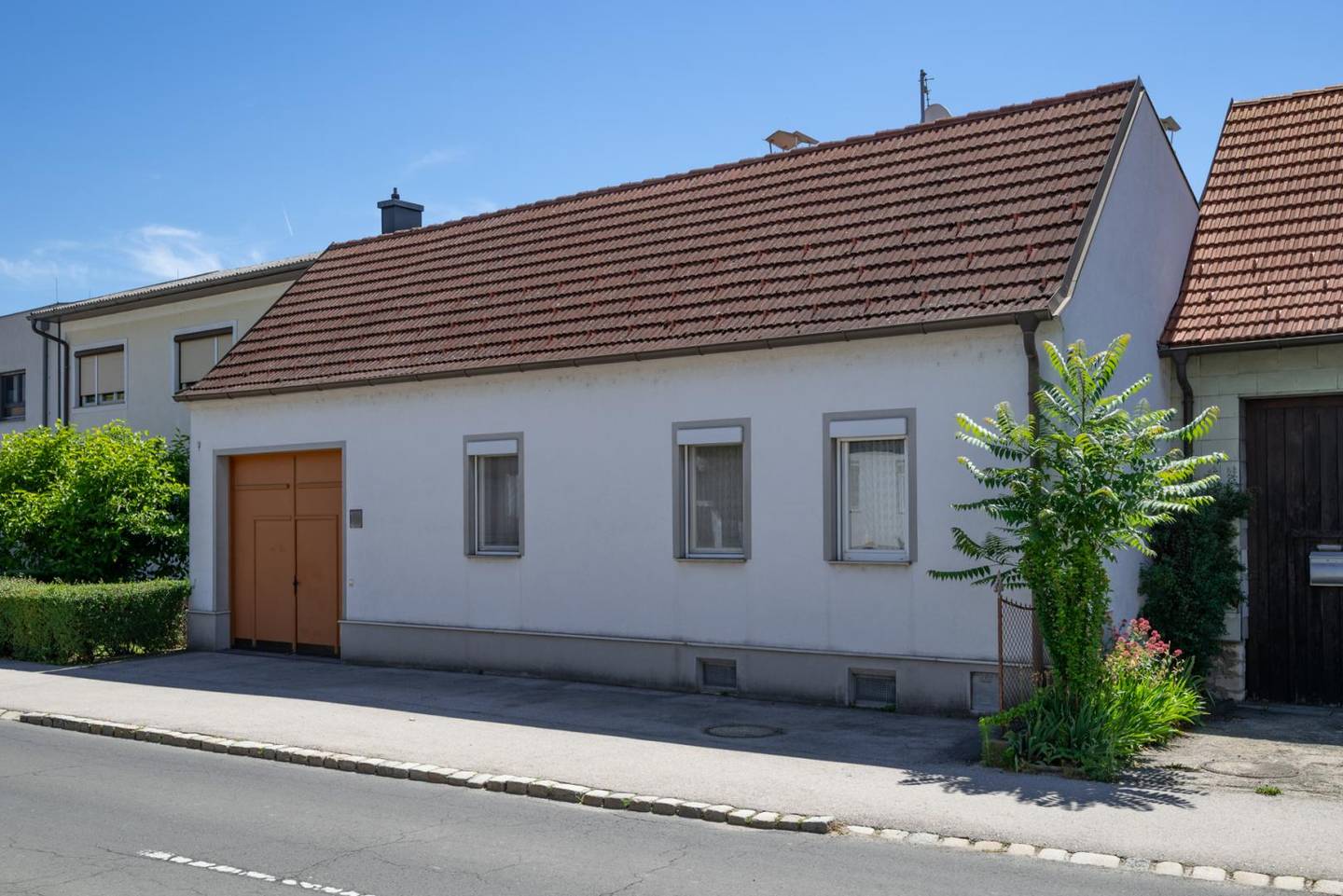 Einfamilienhaus mit Garten und Sauna im Keller