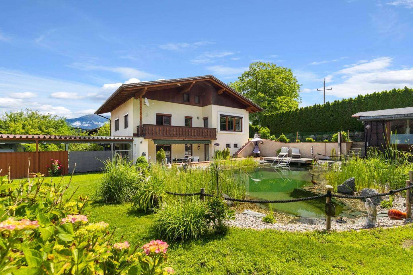 Gepflegtes Haus mit Garten Schwimmteich und Photovoltaik
