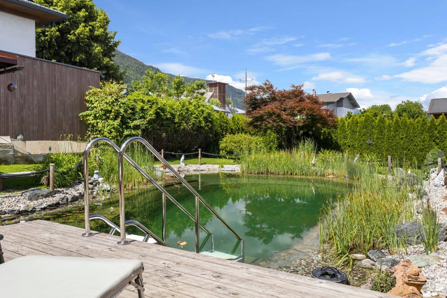 Gepflegtes Haus mit Garten Schwimmteich und Photovoltaik