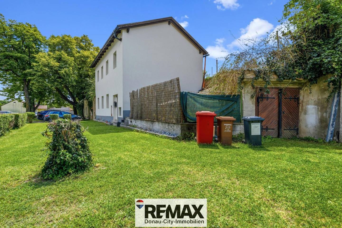 Sanierungsbedürftiges Einfamilienhaus mit Garten und Weinkeller