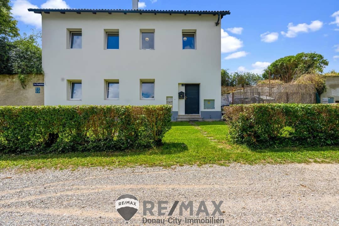 Renovation-Ready Family House with Garden and Wine Cellar