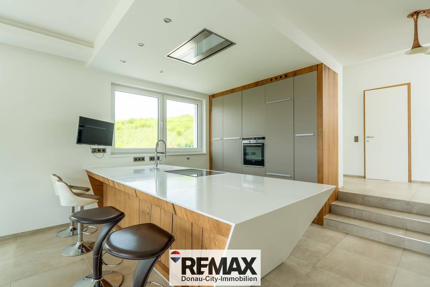 Single family home with garden residence geothermal heating and unobstructed green view