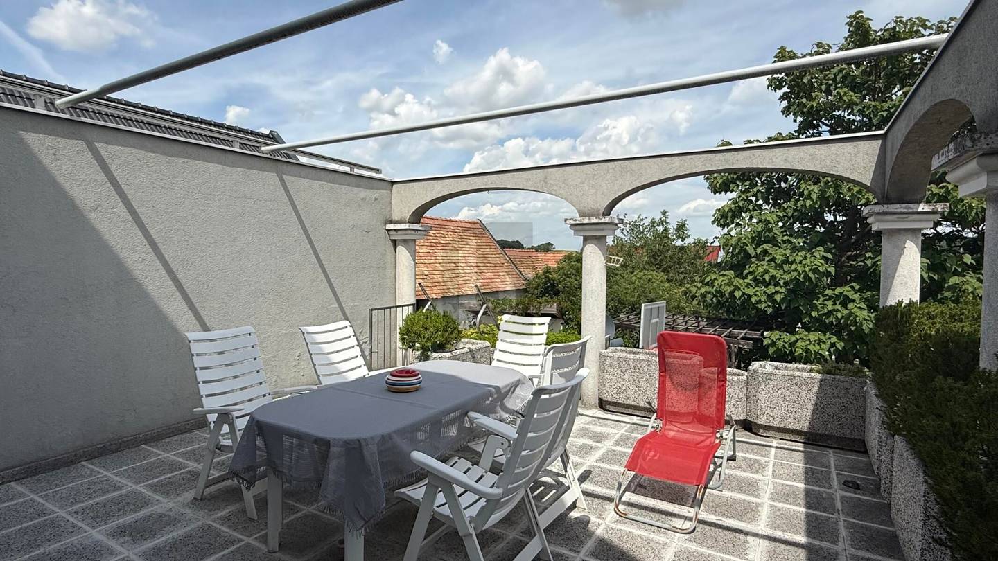 Familienwohnung mit großem Garten und Doppelgarage