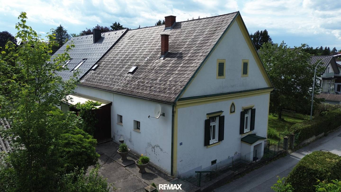 Charmantes Einfamilienhaus mit Gewölbekeller und Garage