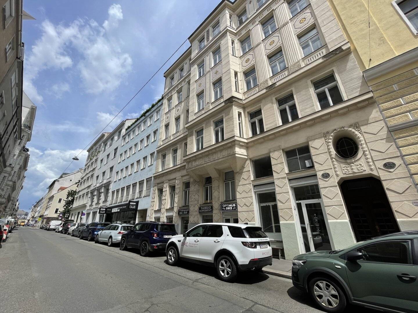 Charming ground floor commercial space on Piaristengasse