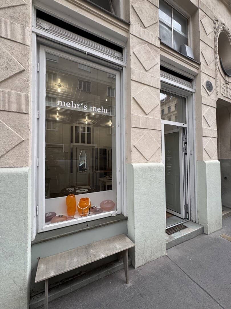 Charming ground floor commercial space on Piaristengasse