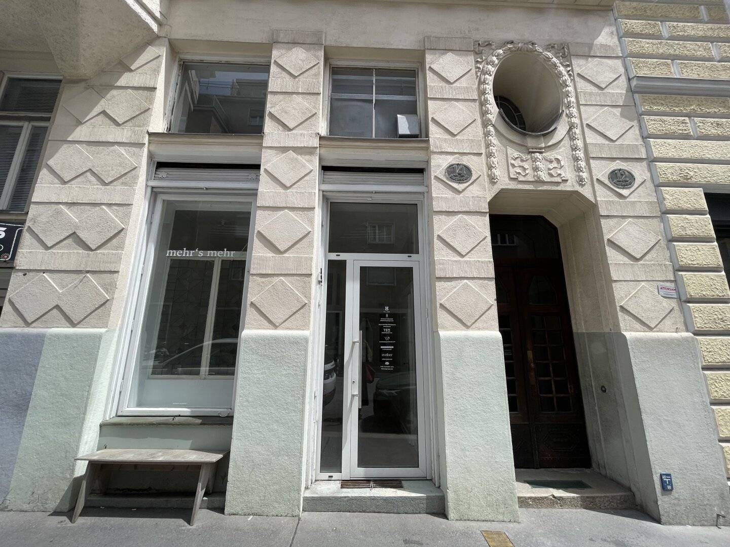 Charming ground floor commercial space on Piaristengasse