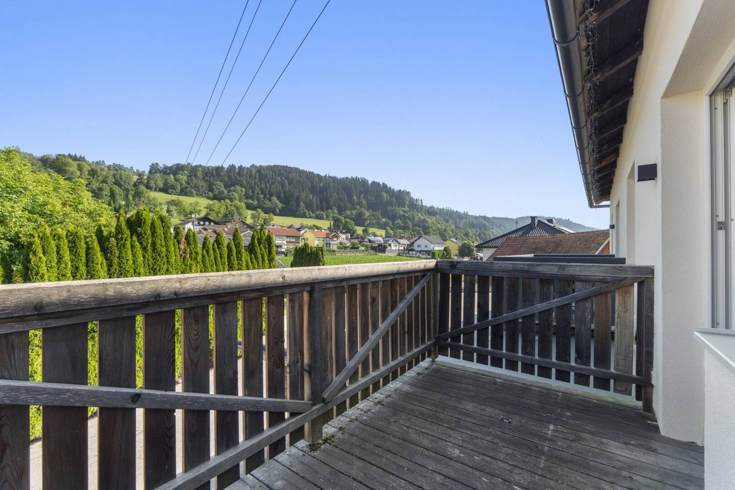 Charmante Altbauwohnung mit großem Balkon und Kellerabteil