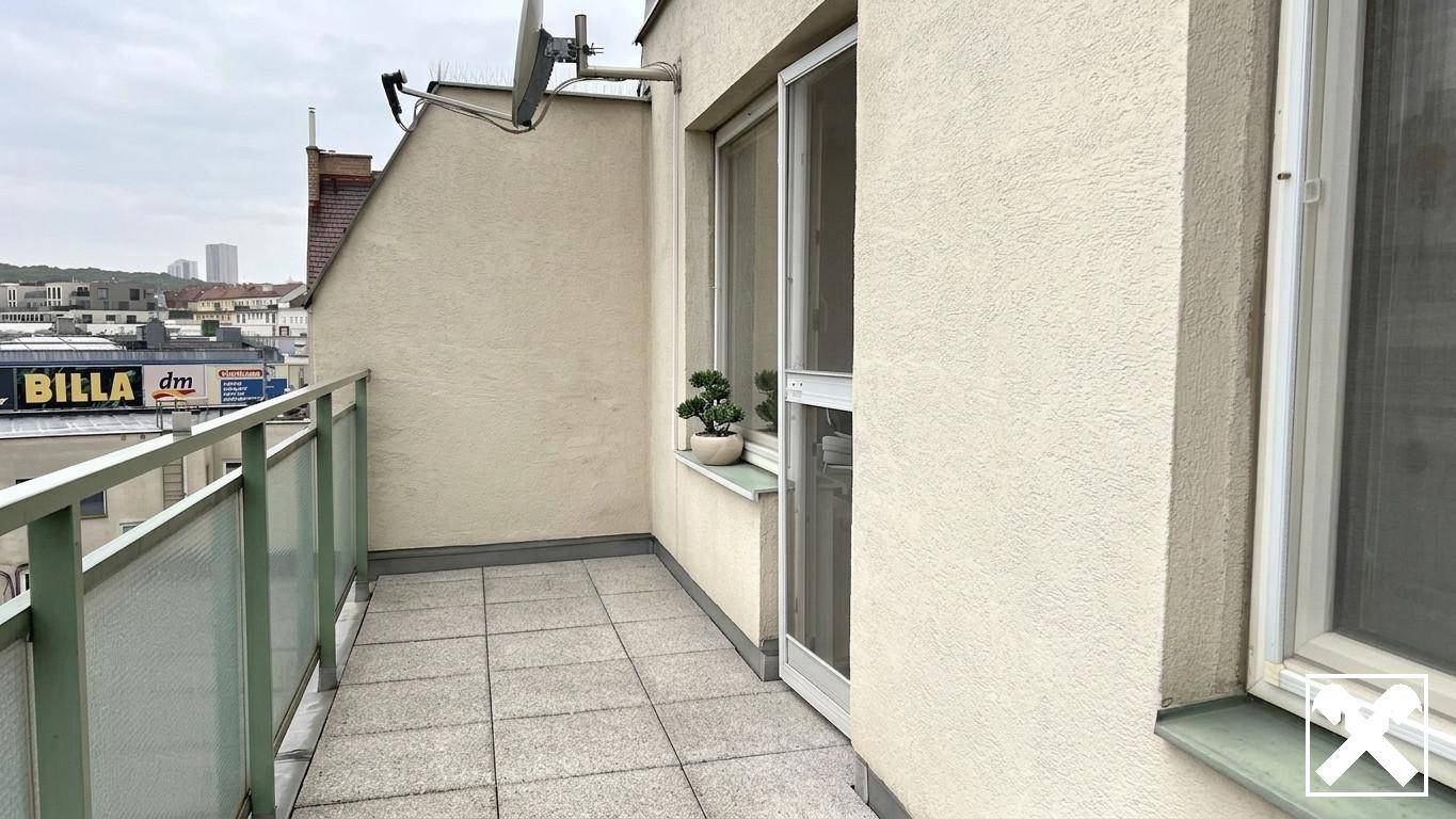 Helle Dachgeschosswohnung mit Südbalkon und Garage