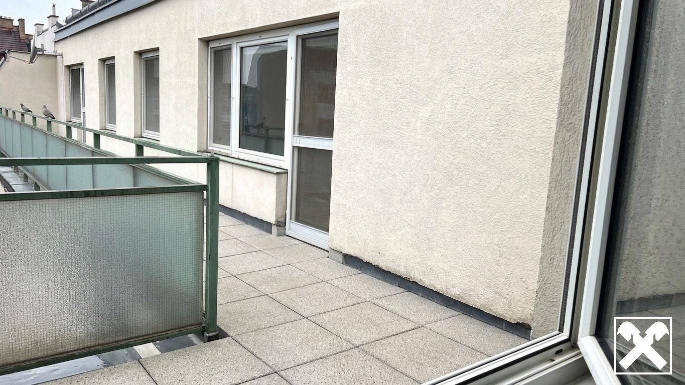 Helle Dachgeschosswohnung mit Südbalkon und Garage