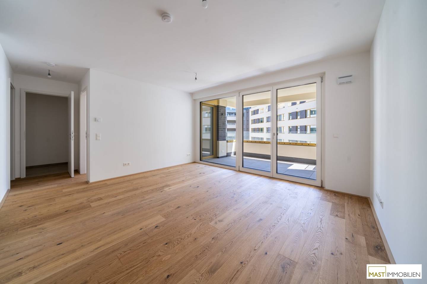 Immediate occupancy Bright 2-room apartment with loggia on the 5th floor