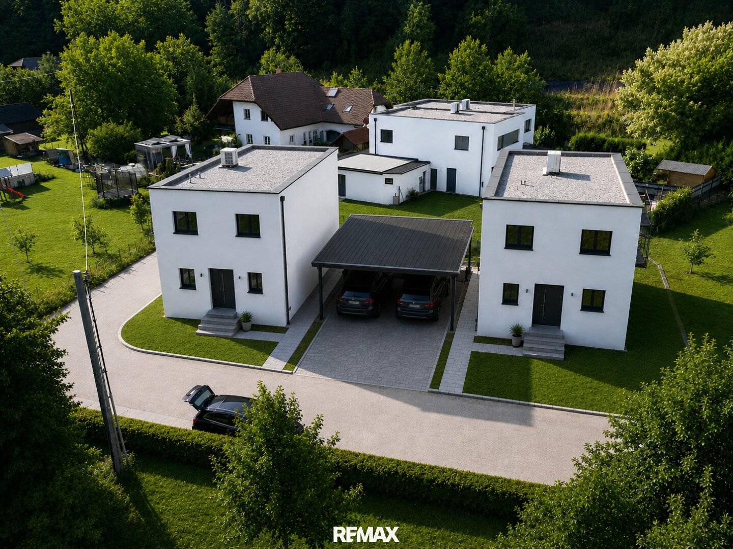 Moderne Doppelhaushälfte mit sonniger Terrasse und Carport