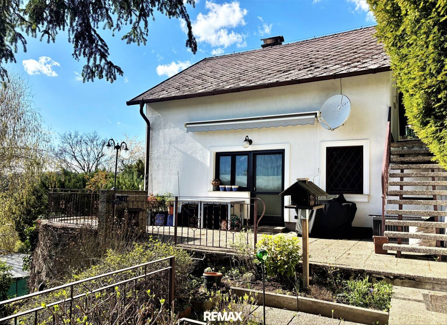 Einfamilienhaus mit Garten Pool und Fernblick