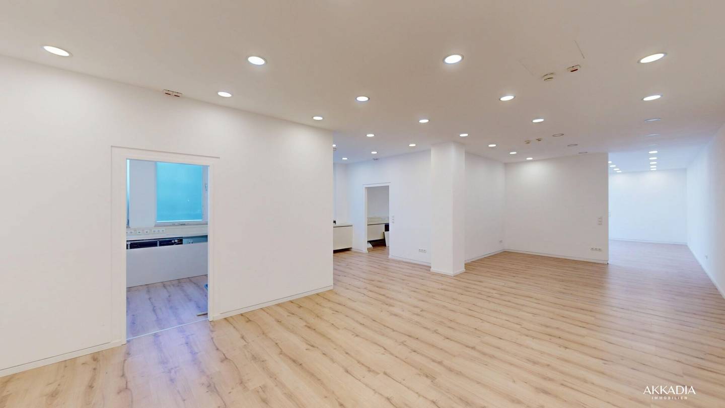 Office space with terrace near Shopping City Süd