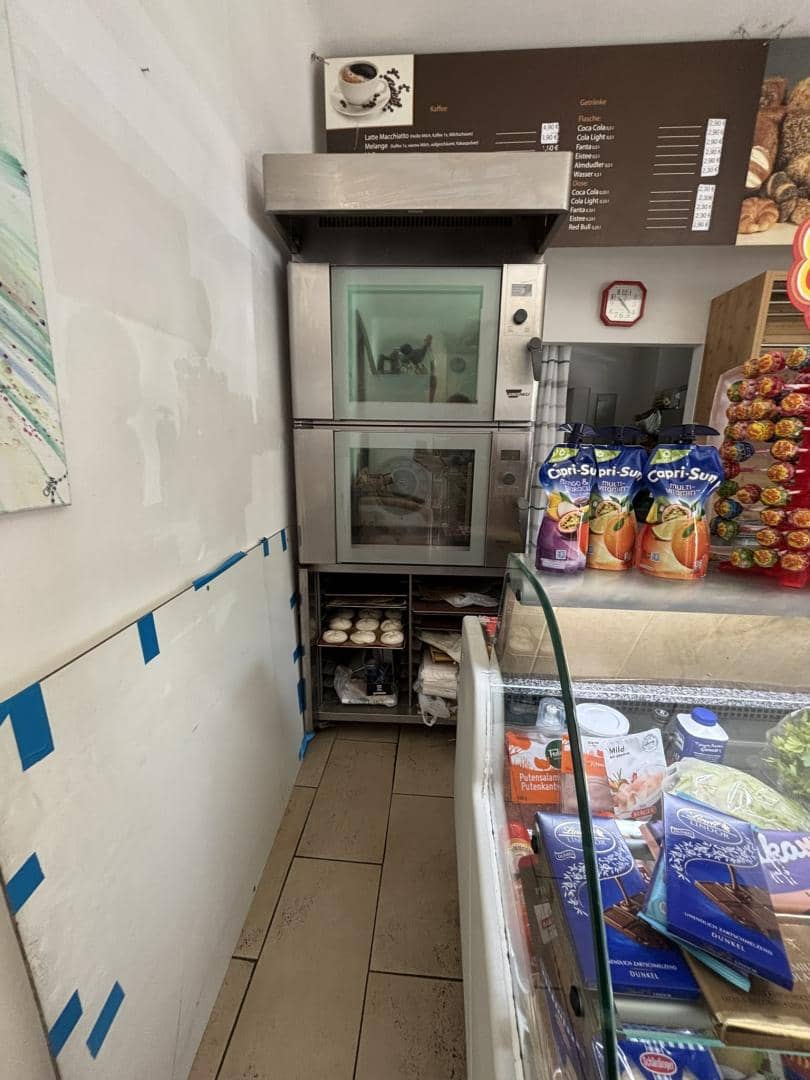 Well-maintained retail unit with excellent transport links
