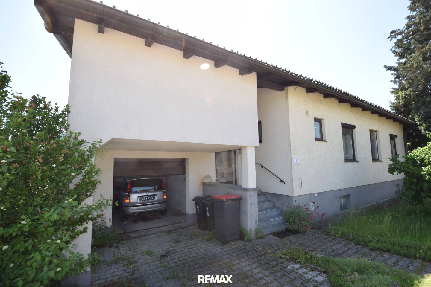 Haus mit Terrasse und Garage in ruhiger Randlage