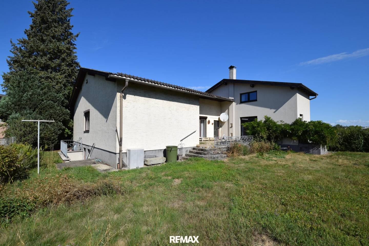House with Terrace and Garage in Quiet Edge Location