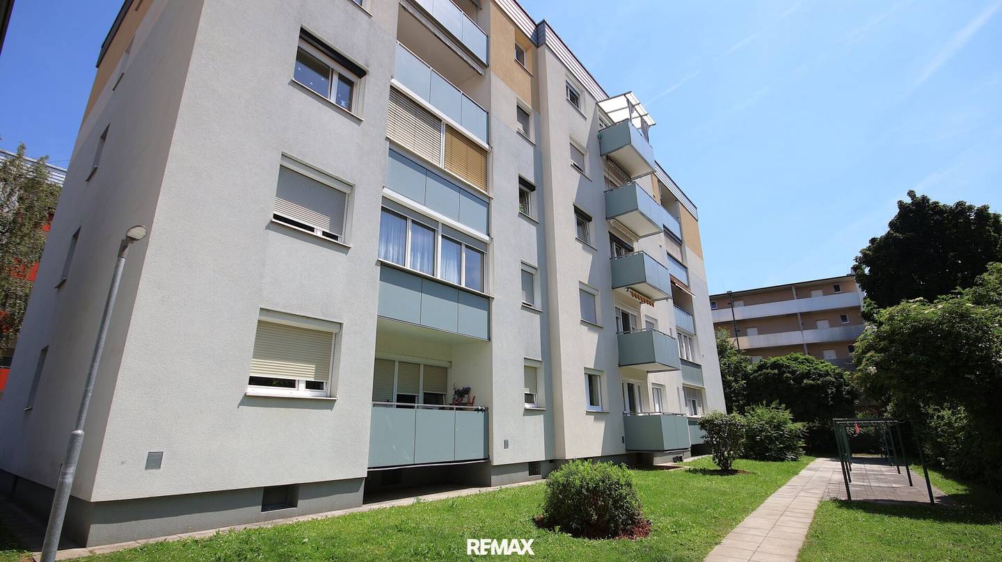 Bright 2 Room Apartment with West Facing Balcony in Eggenberg