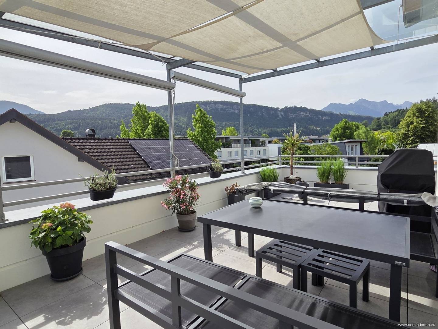 Dachgeschosswohnung mit großer Sonnenterrasse und Tiefgaragenplatz