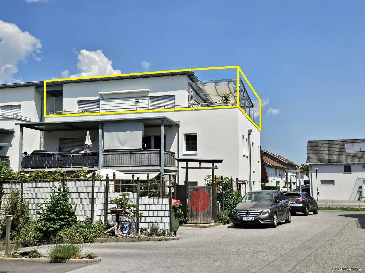 Dachgeschosswohnung mit großer Sonnenterrasse und Tiefgaragenplatz