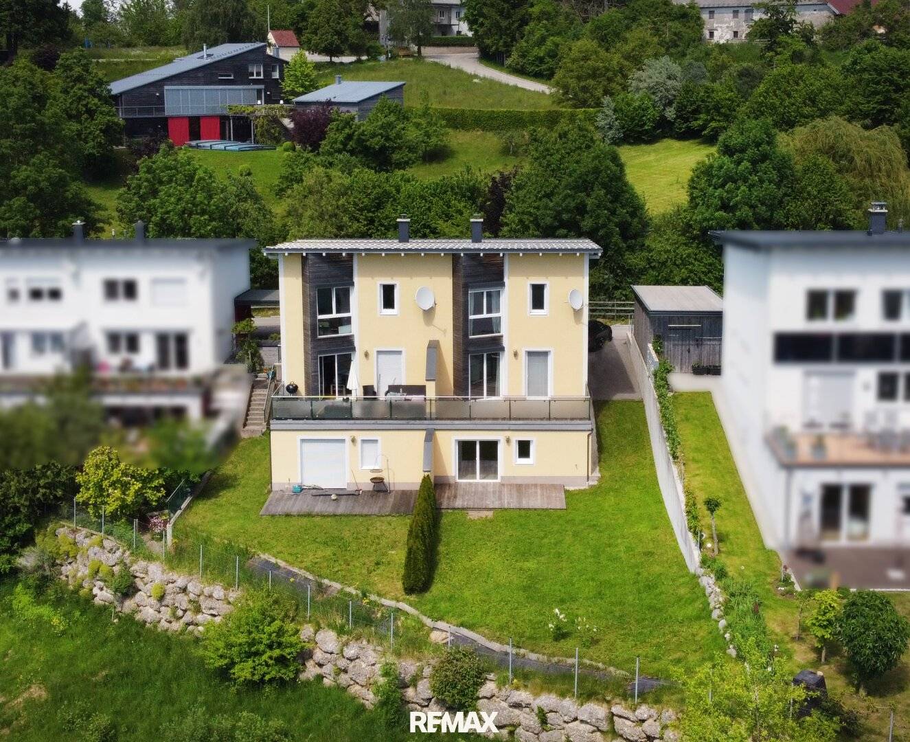 Sunny semi-detached house with terrace and panoramic view