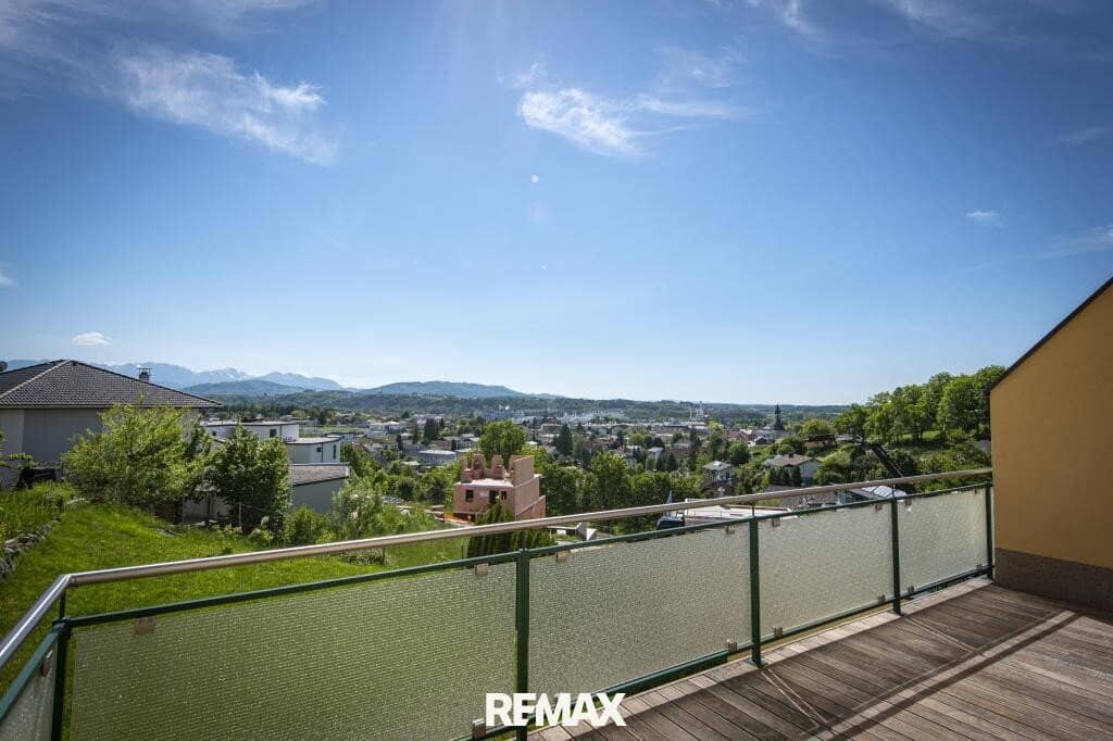 Sunny semi-detached house with terrace and panoramic view