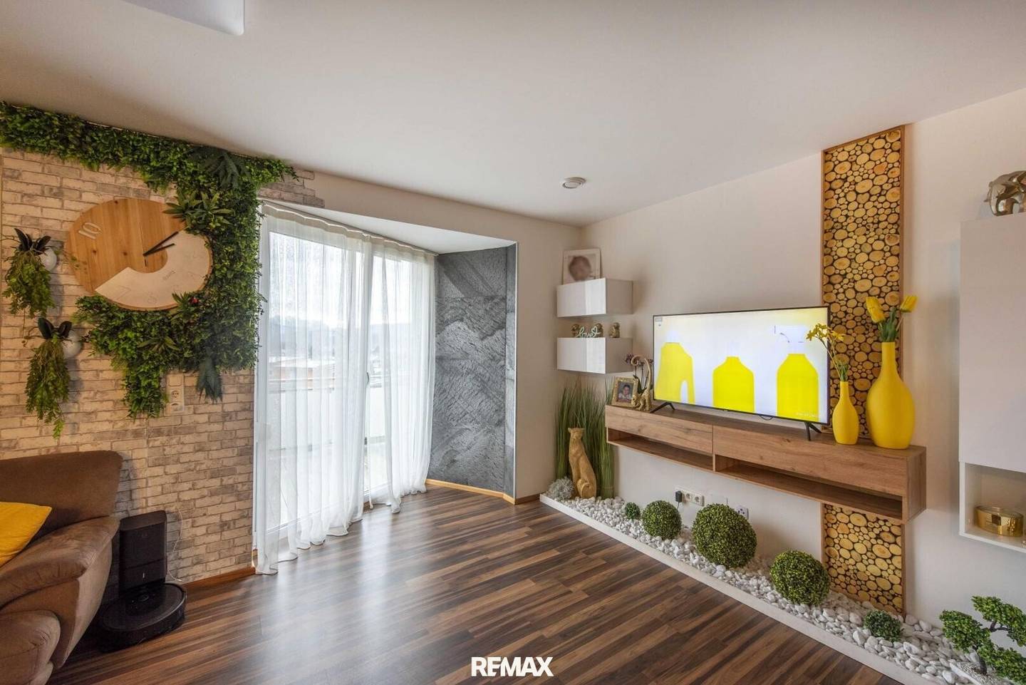 Sunny semi-detached house with terrace and panoramic view
