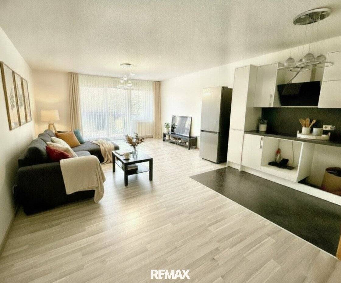 Bright 3-Room Apartment with Loggia and Green View