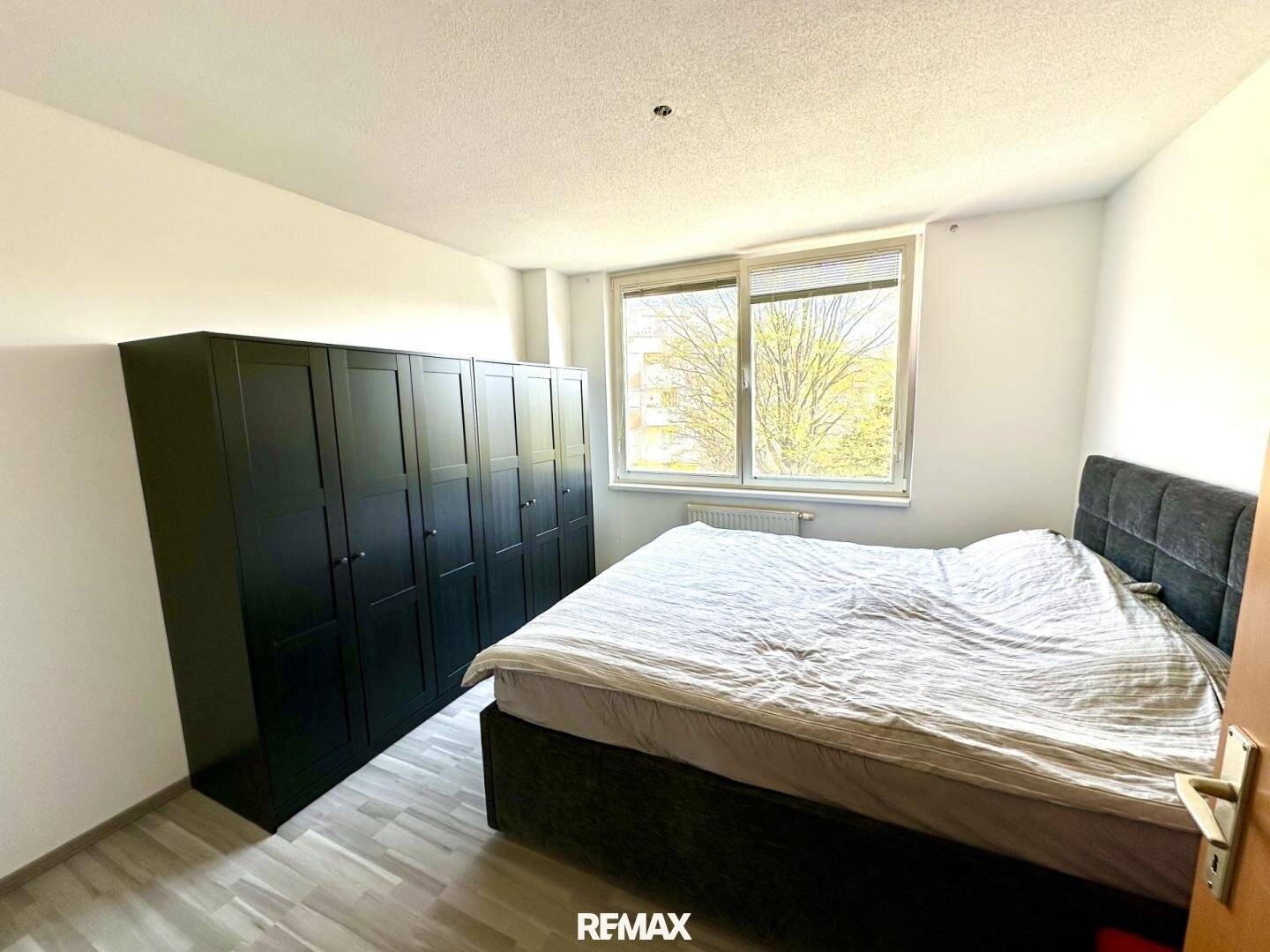 Bright 3-Room Apartment with Loggia and Green View