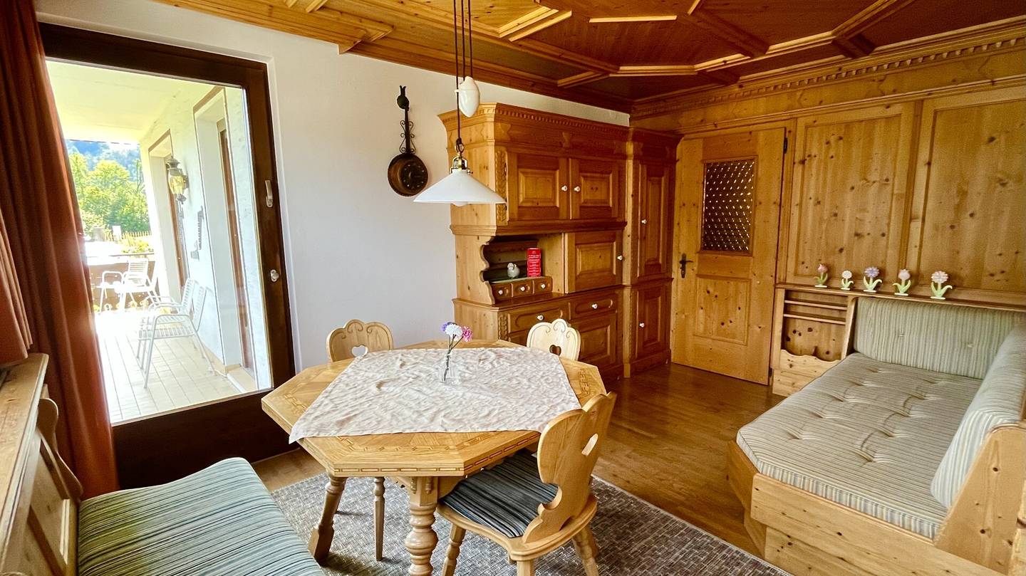 Well maintained apartment with terrace and garden