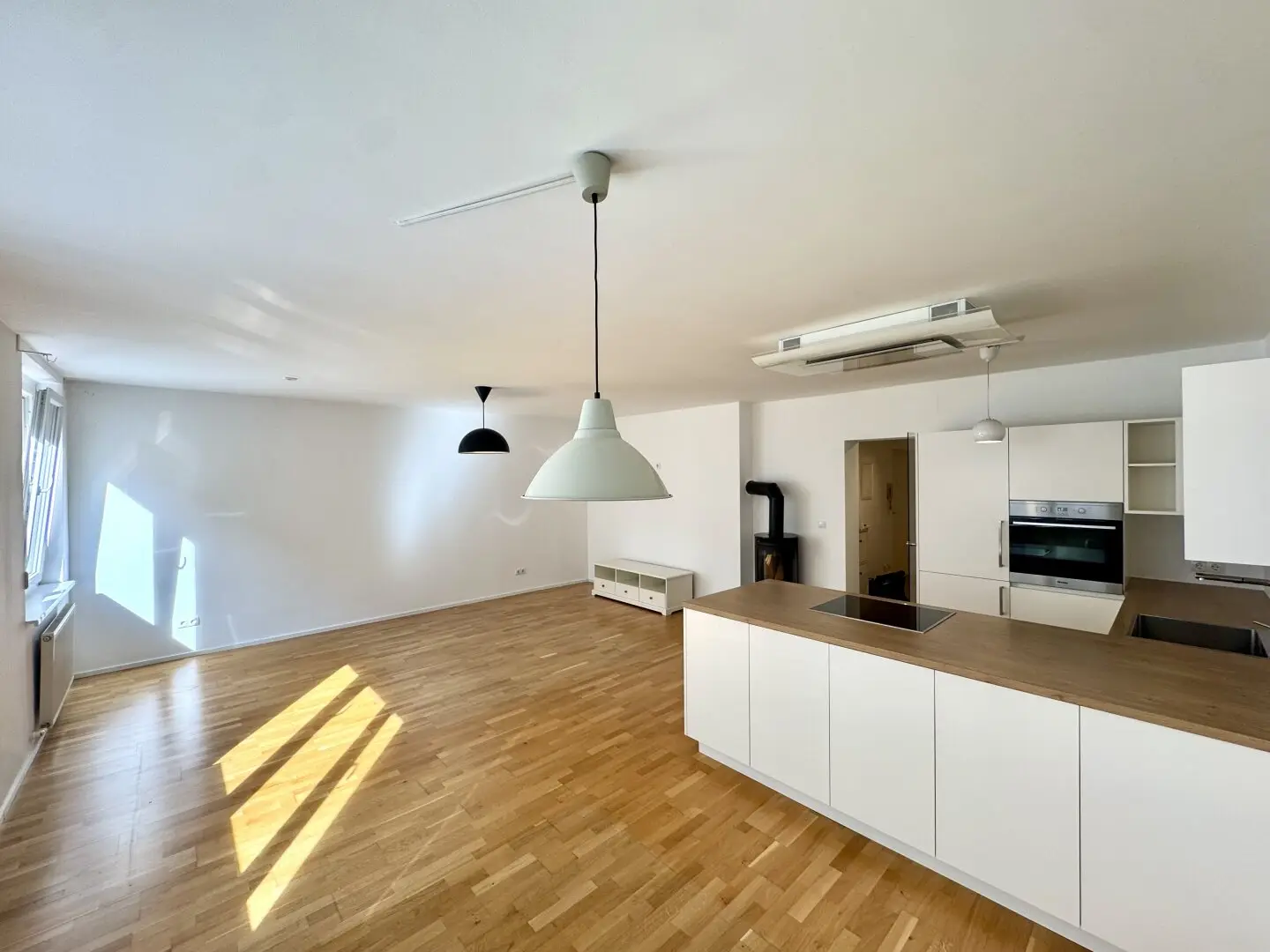 Bright Apartment with Balcony near Park