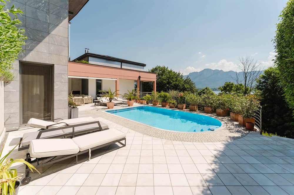 Villa mit Panoramablick und Poolterrasse am Mondsee