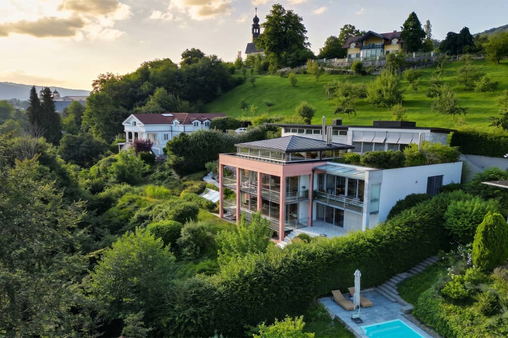 Villa mit Panoramablick und Poolterrasse am Mondsee