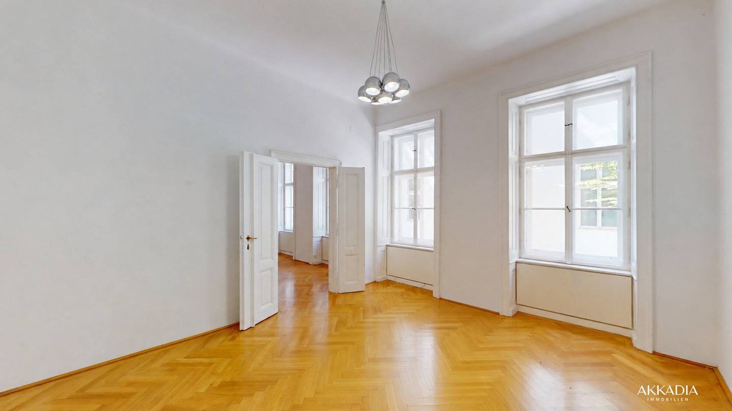 Helle Altbauwohnung am Karlsplatz mit Fischgrätparkett
