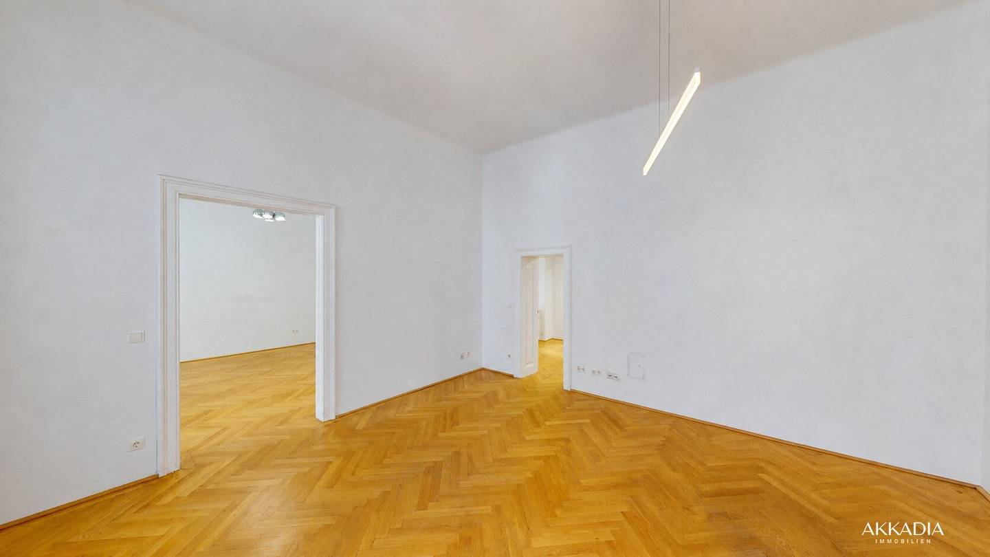 Helle Altbauwohnung am Karlsplatz mit Fischgrätparkett