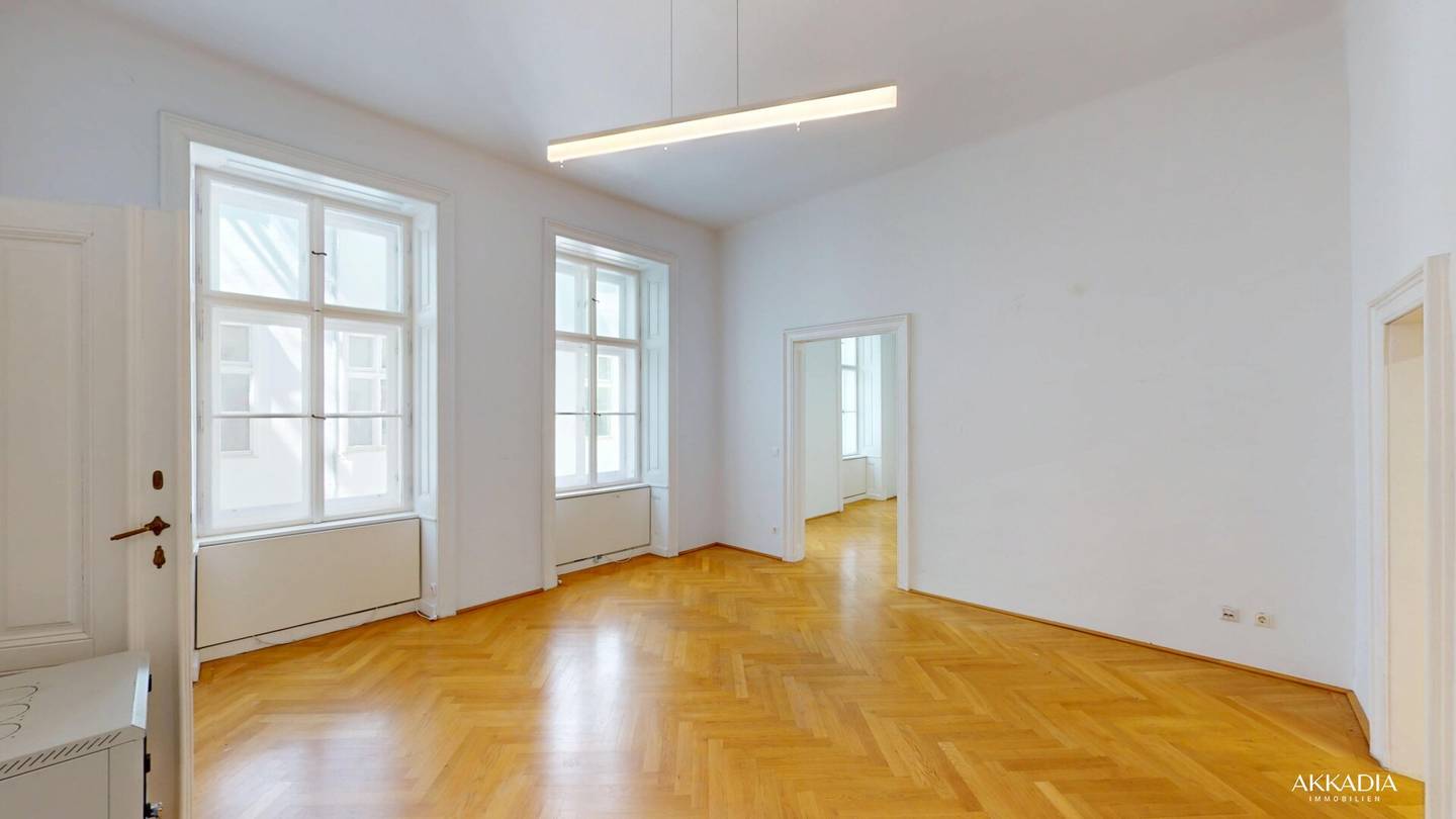 Helle Altbauwohnung am Karlsplatz mit Fischgrätparkett