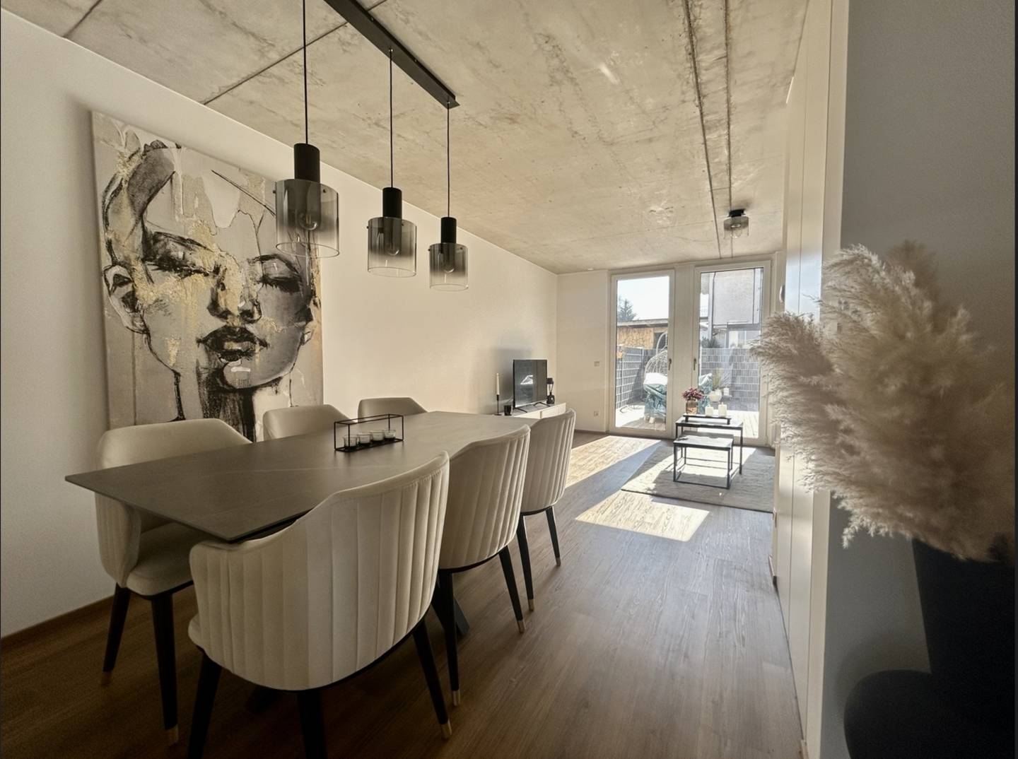 Neuwertiges Reihenhaus mit größter Terrasse der Anlage