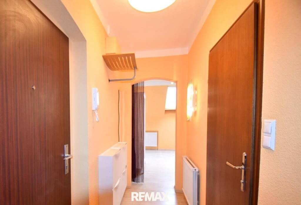 Dachgeschosswohnung mit Balkon und Einbauschränken