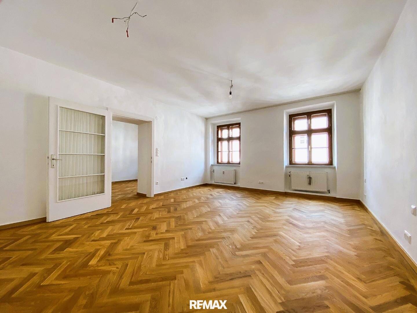 Renovated period apartment with storage room in pedestrian zone
