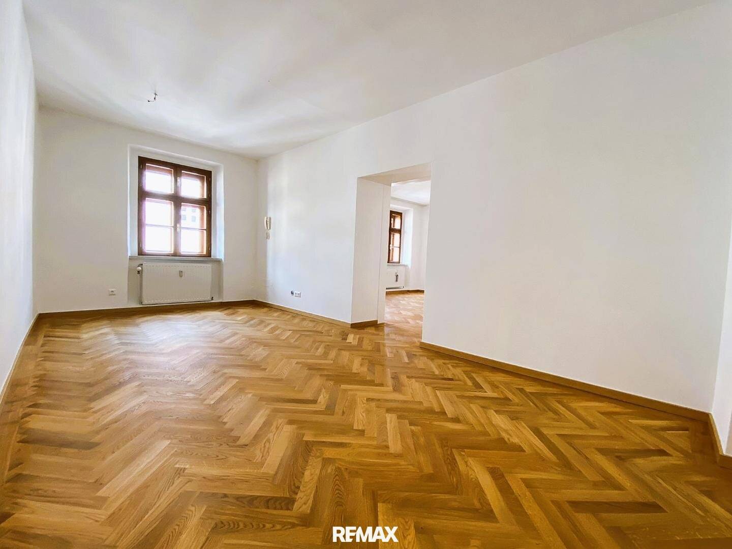 Renovated period apartment with storage room in pedestrian zone